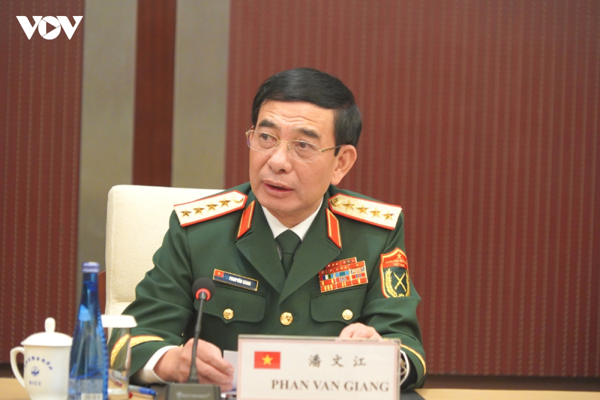 Dai tuong phan van giang gap go va tiep xuc ben le dien dan huong son bac kinh lan thu 12 hinh anh 2