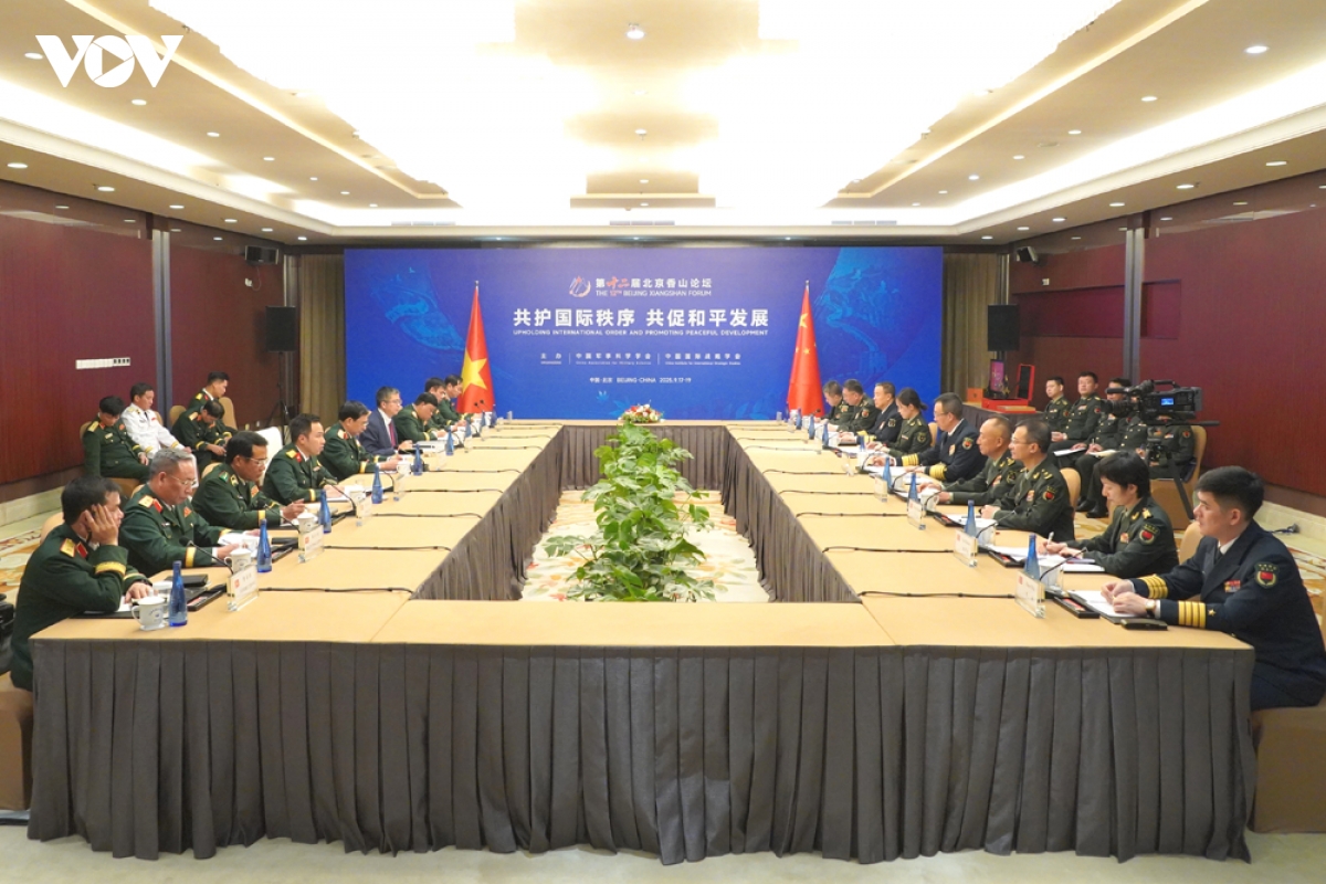 Dai tuong phan van giang gap go va tiep xuc ben le dien dan huong son bac kinh lan thu 12 hinh anh 3