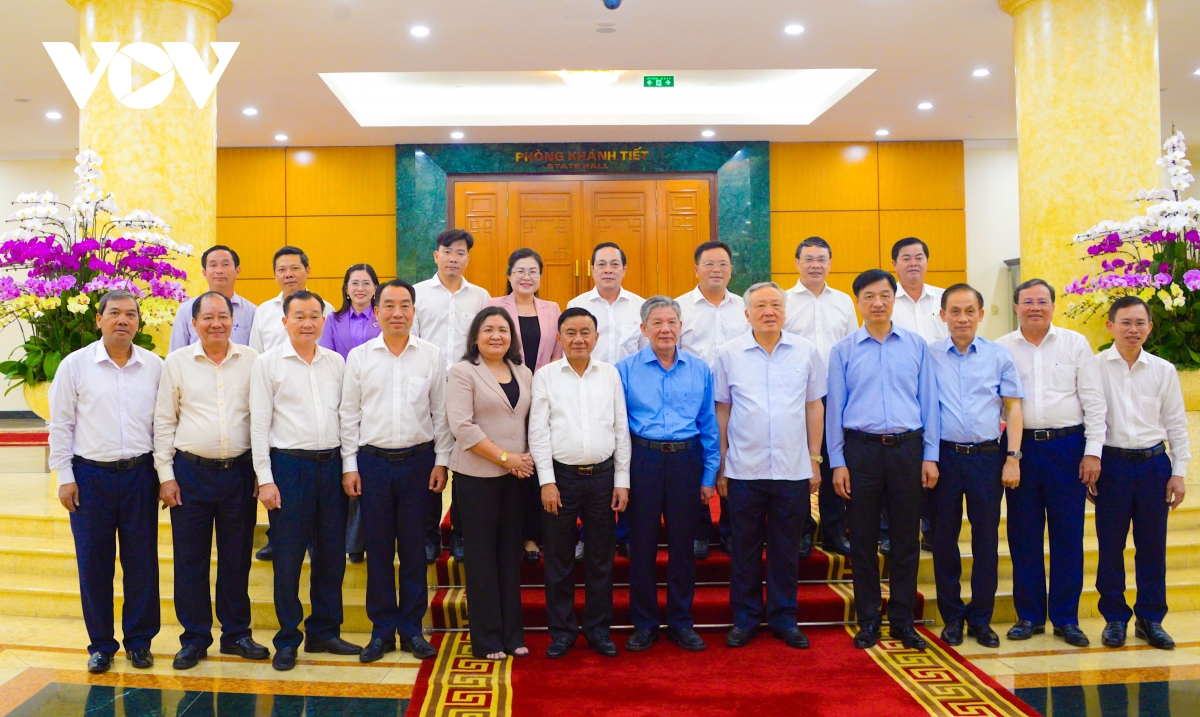 Bộ Chính trị cho ý kiến về công tác chuẩn bị Đại hội Đảng bộ các tỉnh