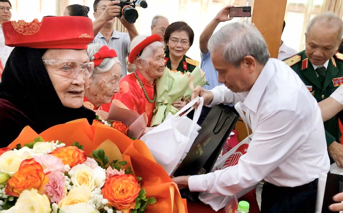le ky niem 15 nam ngay thanh lap hoi ho tro gia dinh liet sy viet nam hinh anh 1