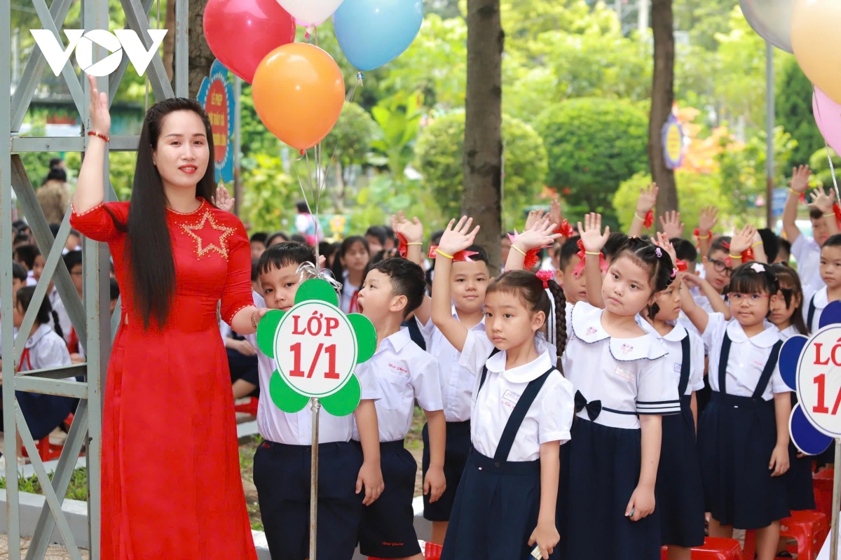 Hơn 2,5 triệu học sinh từ Côn Đảo tới đất liền của TP.HCM rộn ràng khai giảng năm học mới