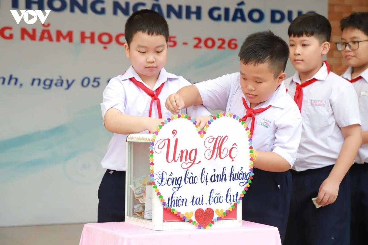 hon 2,5 trieu hoc sinh tu con Dao toi dat lien cua tp.hcm ron rang khai giang nam hoc moi hinh anh 4