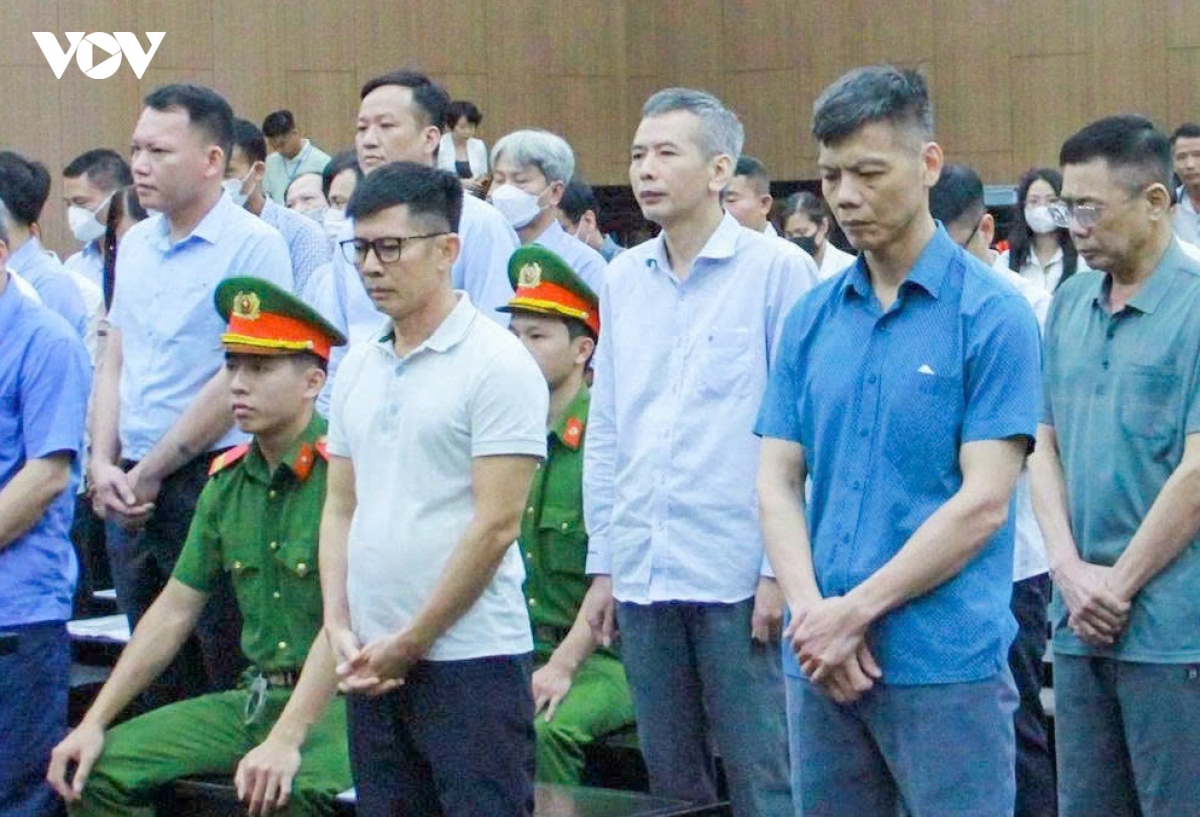chu tich thuan an nguyen duy hung bi de nghi muc an 10-11 nam tu hinh anh 1