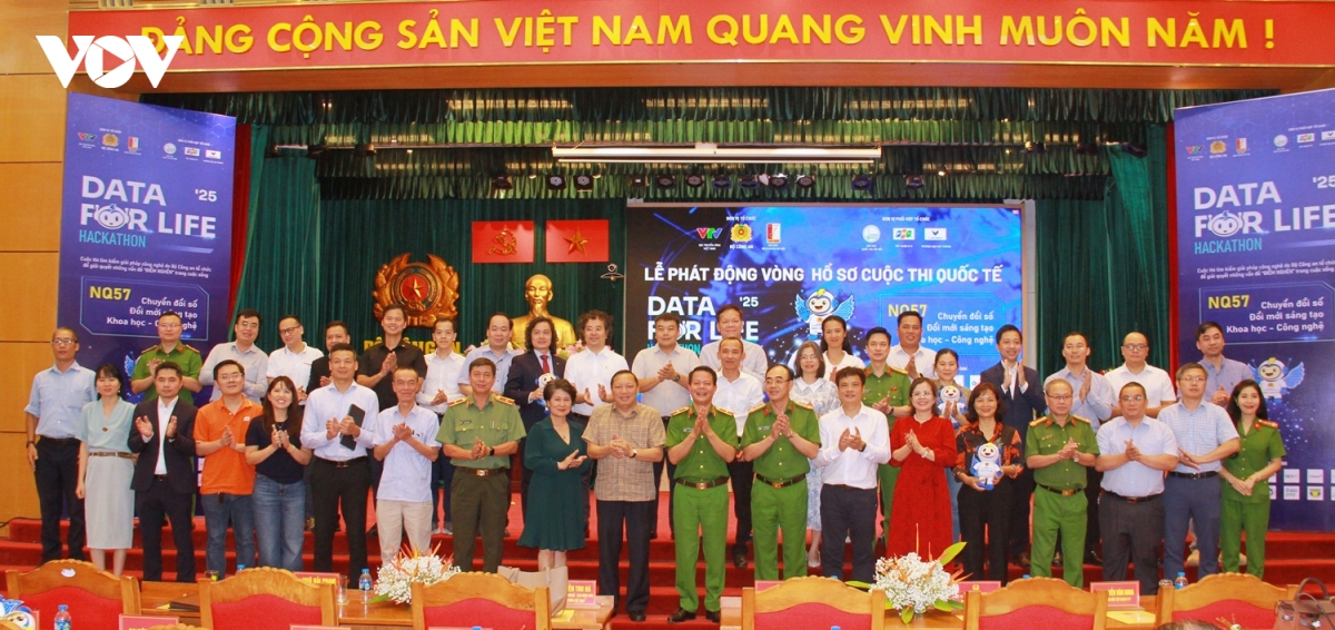 bo cong an phat dong cuoc thi cong nghe data for life mua 3 hinh anh 2