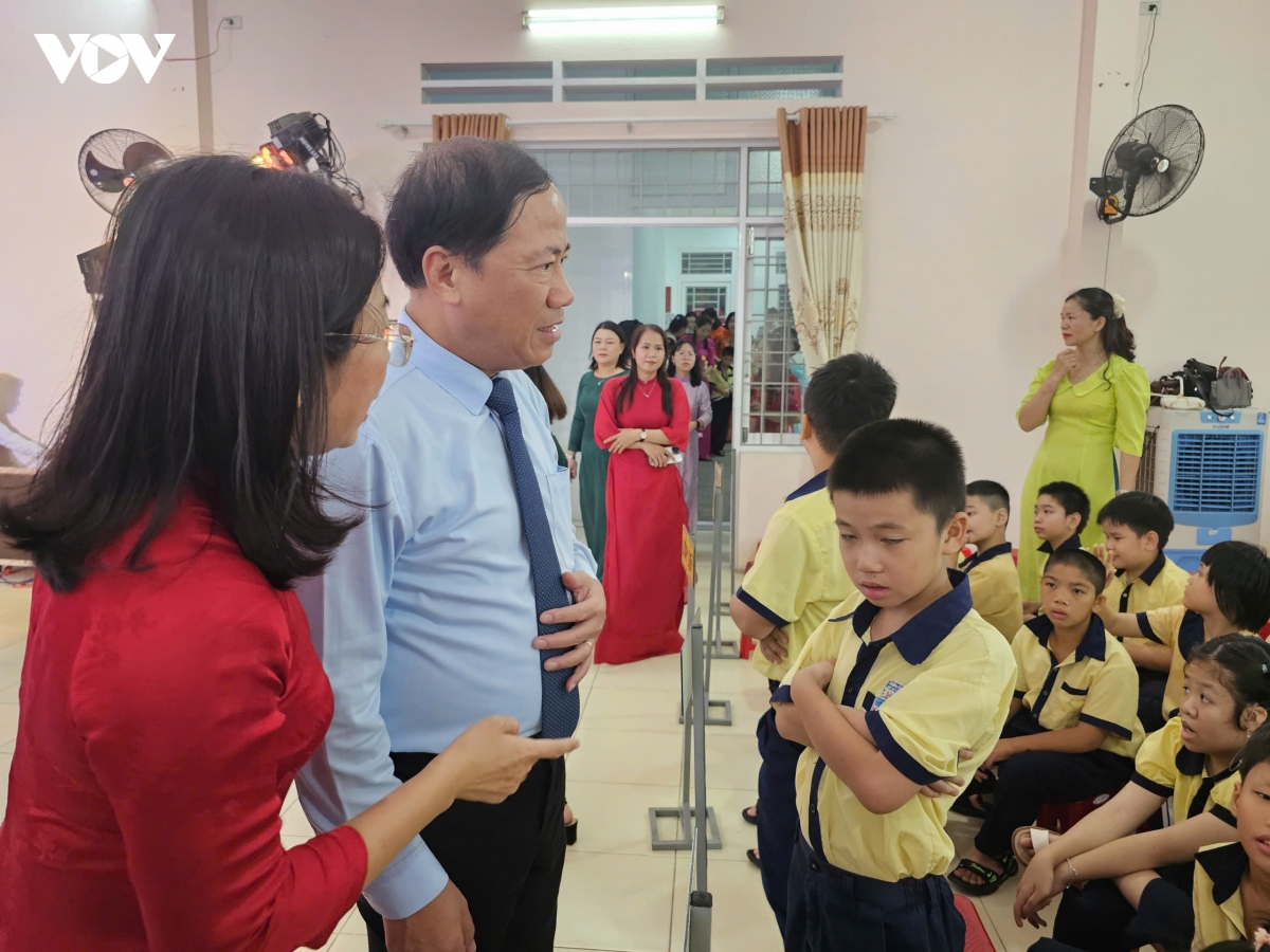 hang trieu hoc sinh tai cac tinh, thanh tren ca nuoc no nuc khai giang nam hoc moi hinh anh 4