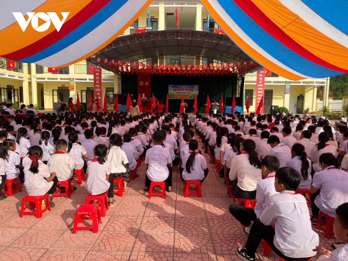 lạm thu vẫn bủa vây phụ huynh hình ảnh 1 lam thu van bua vay phu huynh hinh anh 1