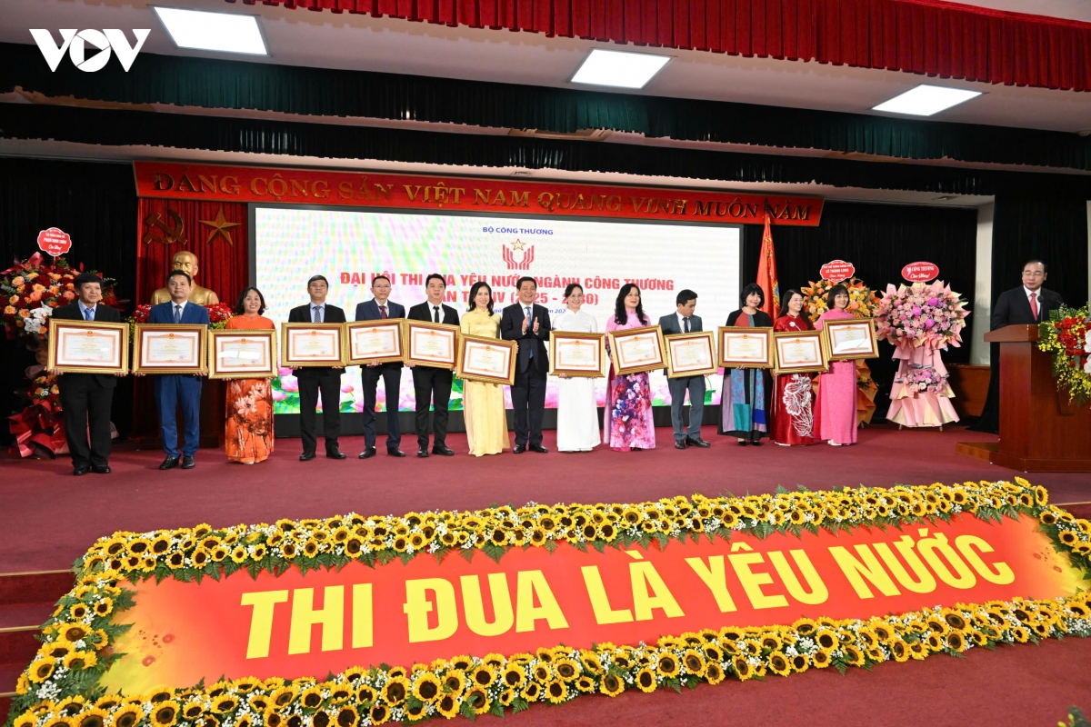 pho thu tuong le thanh long thi dua la dong luc phat trien nganh cong thuong hinh anh 4
