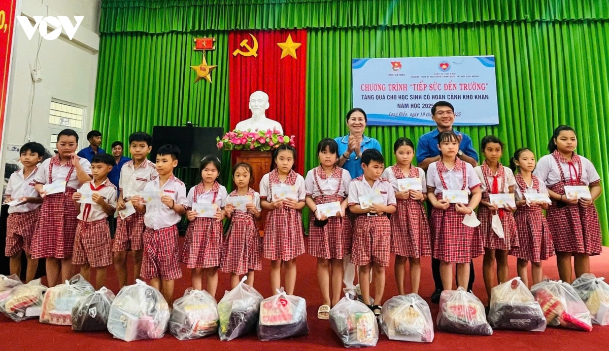 ca mau nhieu hoat dong cham lo hoc sinh ngheo, co hoan canh kho khan hinh anh 2