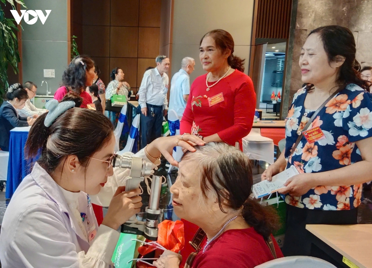 khoi dong chuong trinh mat sang cho nguoi cao tuoi giai doan 2025 - 2028 hinh anh 2