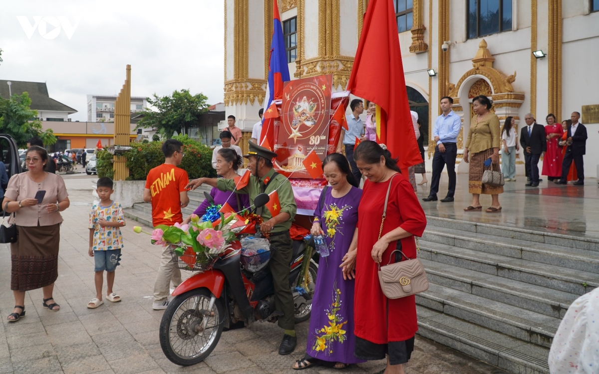 kieu bao viet nam tai lao theo doi le dieu binh, dieu hanh 80 nam quoc khanh 2 9 hinh anh 2