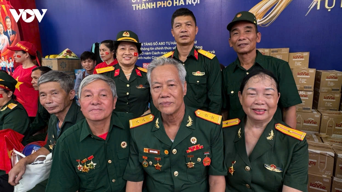 nguoi dan doi nang mua giu cho cho xem dieu binh 80 nam quoc khanh 2 9 hinh anh 9