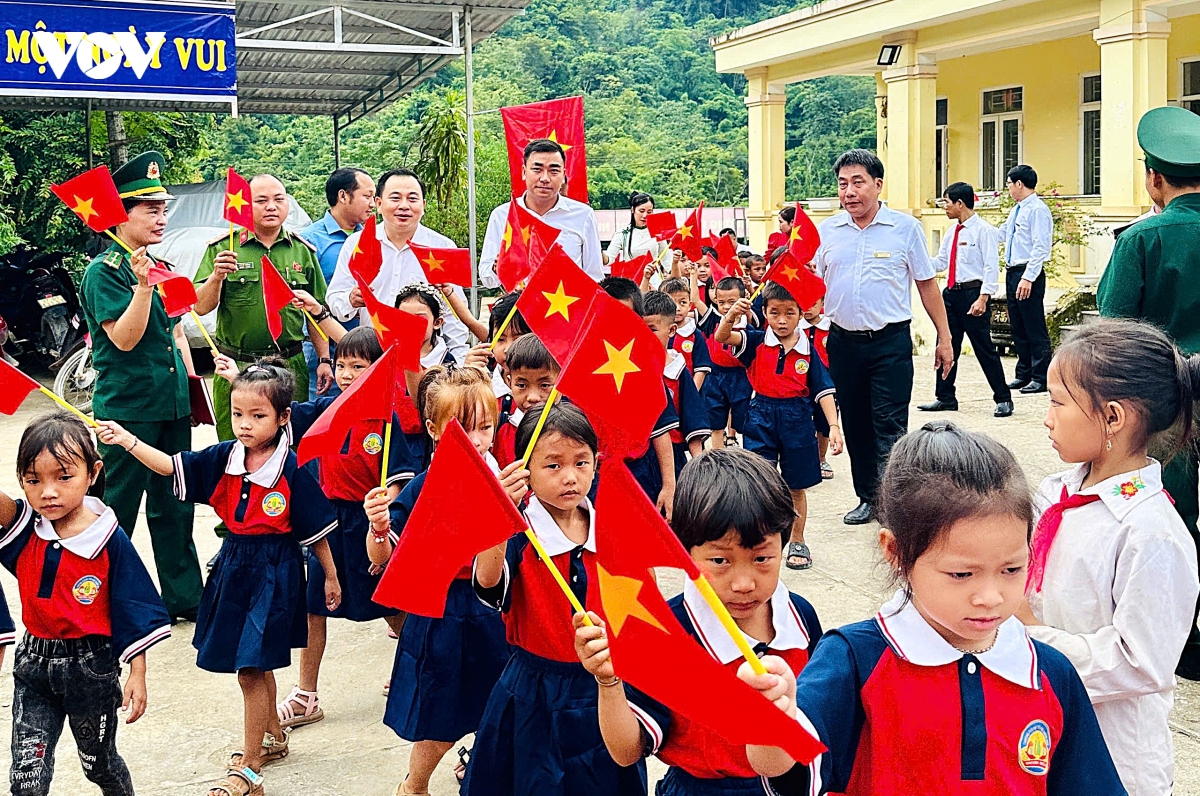 truong hoc vung lu nghe an vuot kho buoc vao nam hoc moi hinh anh 6