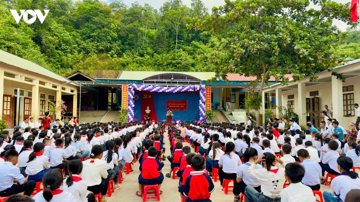 truong hoc vung lu nghe an vuot kho buoc vao nam hoc moi hinh anh 5