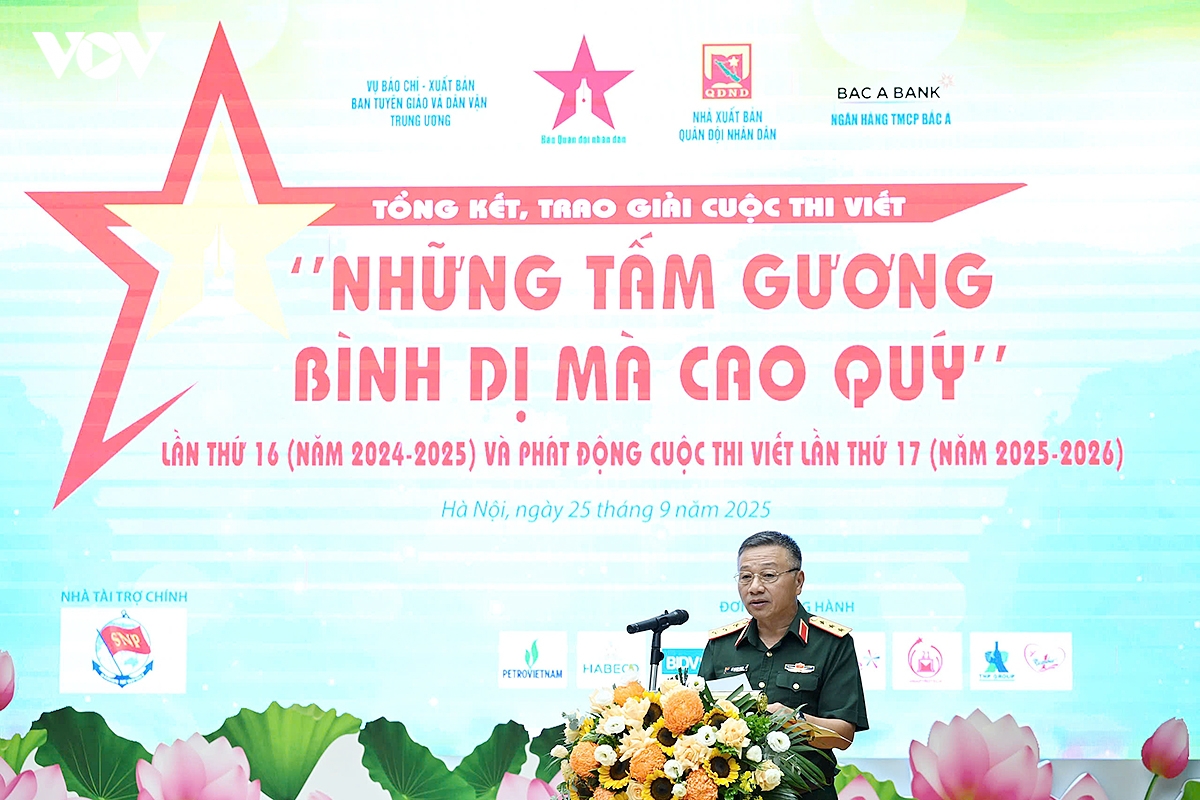 trao giai cuoc thi viet nhung tam guong binh di ma cao quy lan thu 16 hinh anh 1