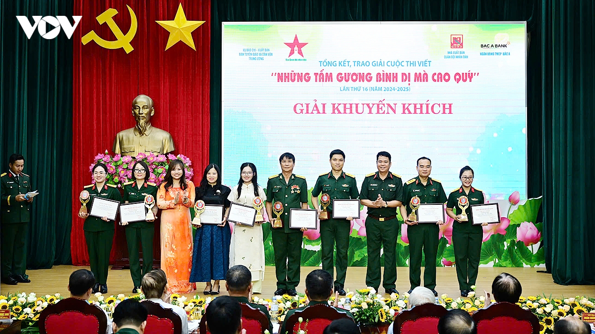 trao giai cuoc thi viet nhung tam guong binh di ma cao quy lan thu 16 hinh anh 5