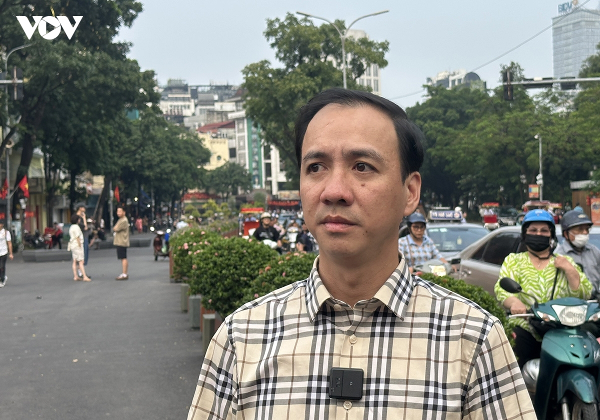 lanh dao don vi chinh trang, cai tao quang truong Dong kinh nghia thuc len tieng hinh anh 1