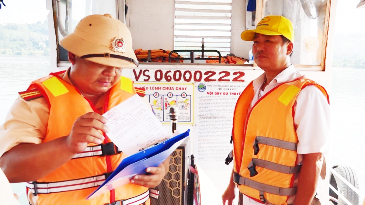 gan 600 ca tuan tra cong an thai nguyen quyet dep vi pham tren song nuoc hinh anh 2