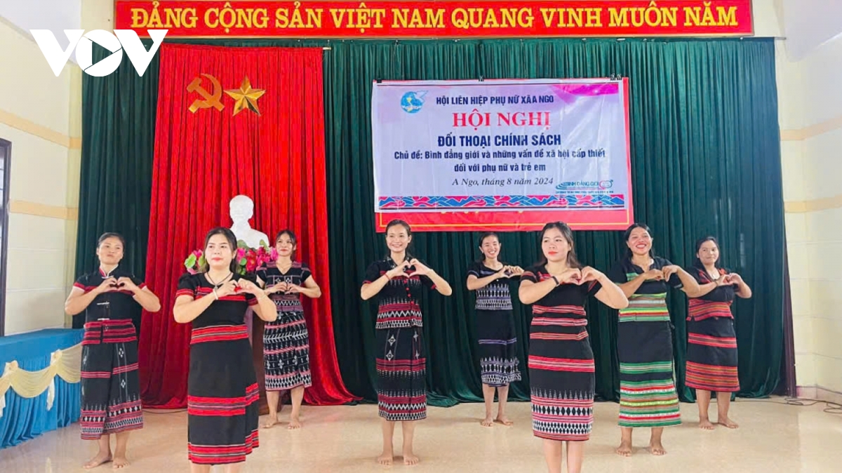 nhung dang vien tre gop suc dung xay ban lang noi bien gioi quang tri hinh anh 5