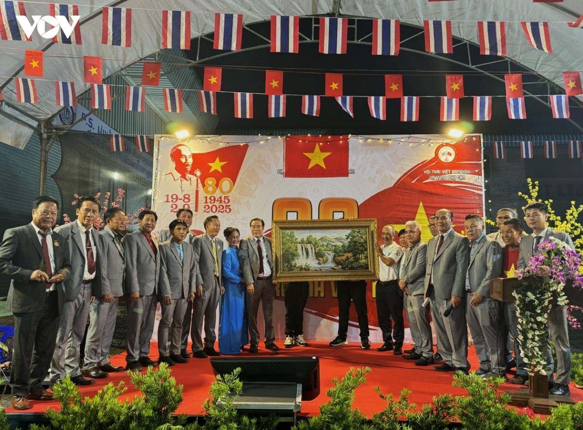  to quoc trong tim kieu bao bangkok tu hao ky niem quoc khanh viet nam hinh anh 3