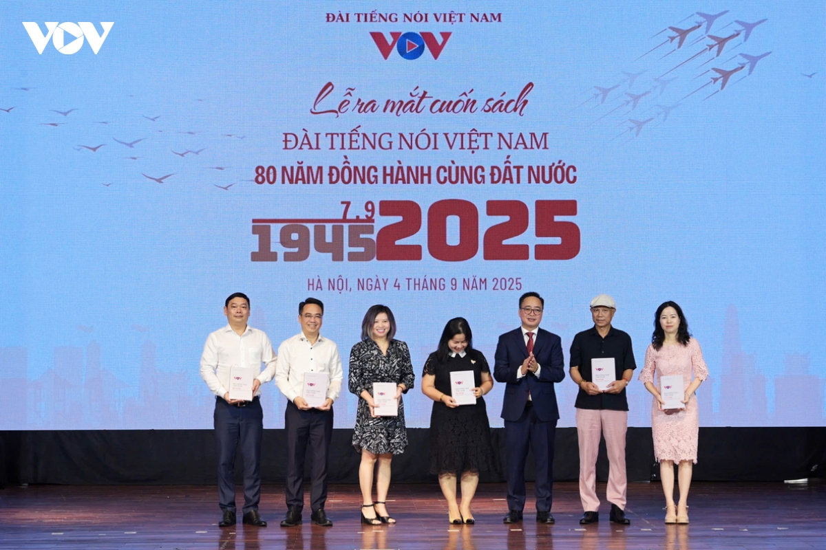 ra mat cuon sach Dai tieng noi viet nam 80 nam dong hanh cung dat nuoc hinh anh 8