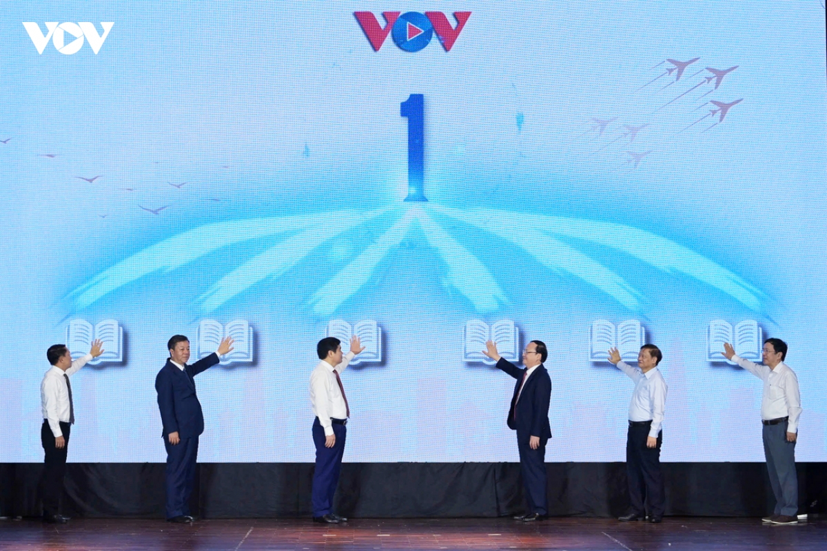 ra mat cuon sach Dai tieng noi viet nam 80 nam dong hanh cung dat nuoc hinh anh 4
