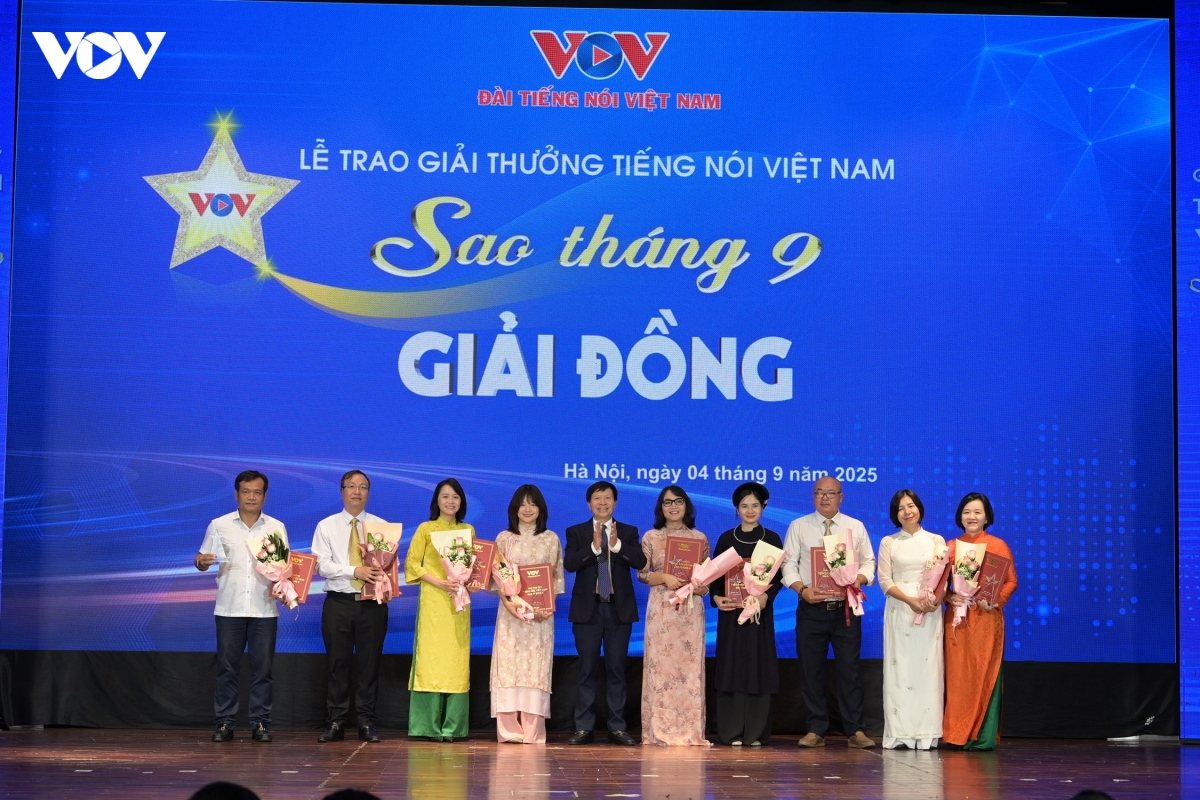 toan canh le trao giai tieng noi viet nam sao thang 9 nam 2025 hinh anh 13