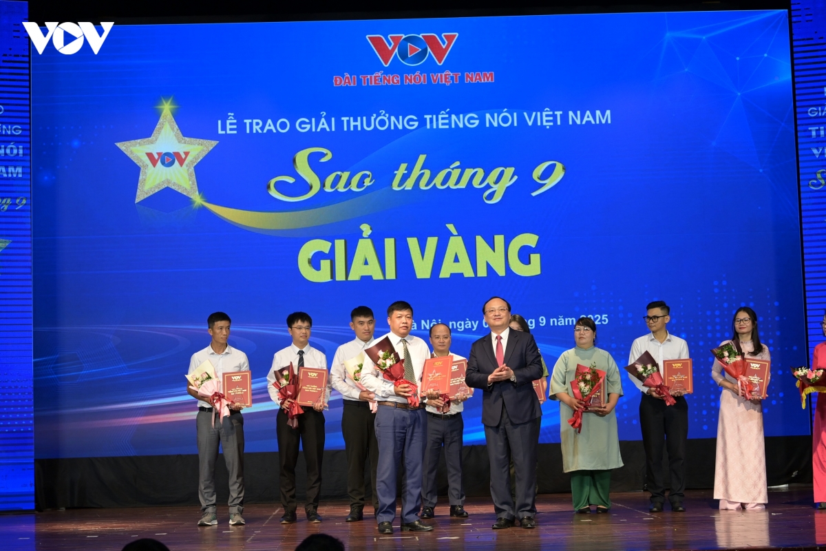 toan canh le trao giai tieng noi viet nam sao thang 9 nam 2025 hinh anh 10