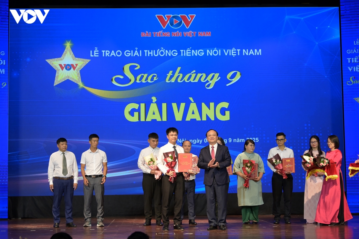 toan canh le trao giai tieng noi viet nam sao thang 9 nam 2025 hinh anh 8
