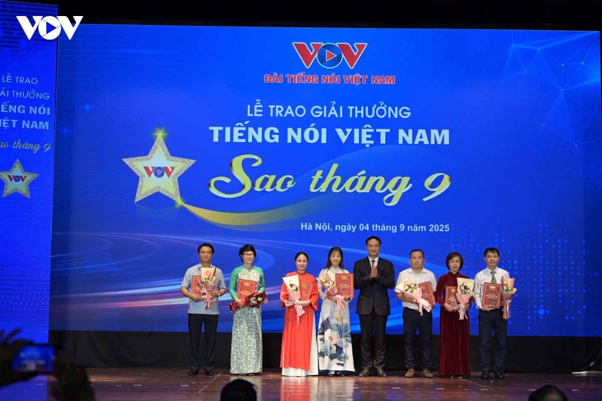 toan canh le trao giai tieng noi viet nam sao thang 9 nam 2025 hinh anh 16