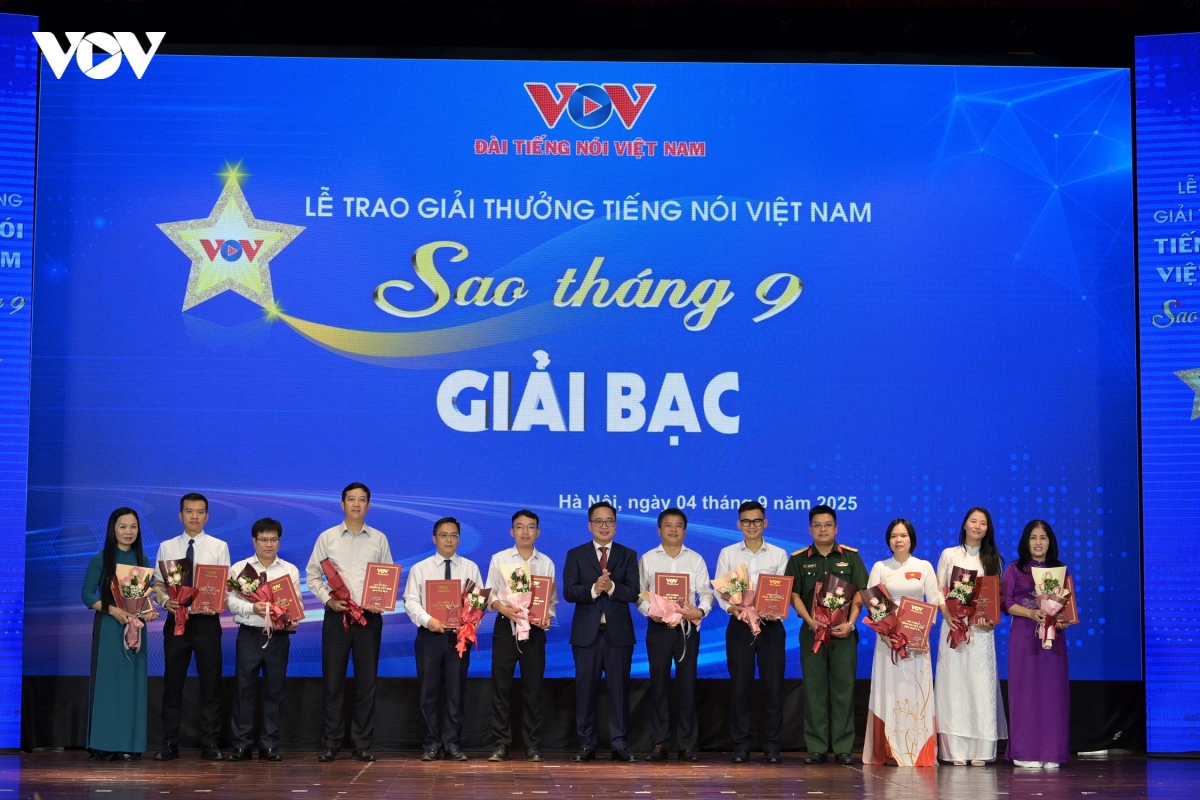 toan canh le trao giai tieng noi viet nam sao thang 9 nam 2025 hinh anh 11