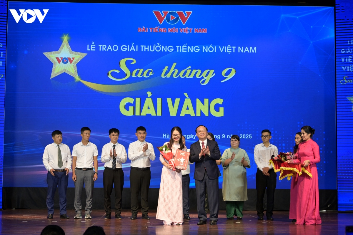 toan canh le trao giai tieng noi viet nam sao thang 9 nam 2025 hinh anh 2