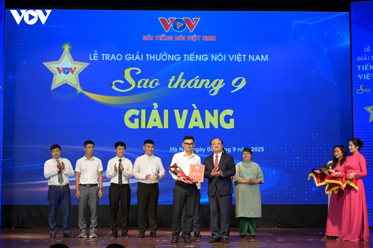 toan canh le trao giai tieng noi viet nam sao thang 9 nam 2025 hinh anh 3