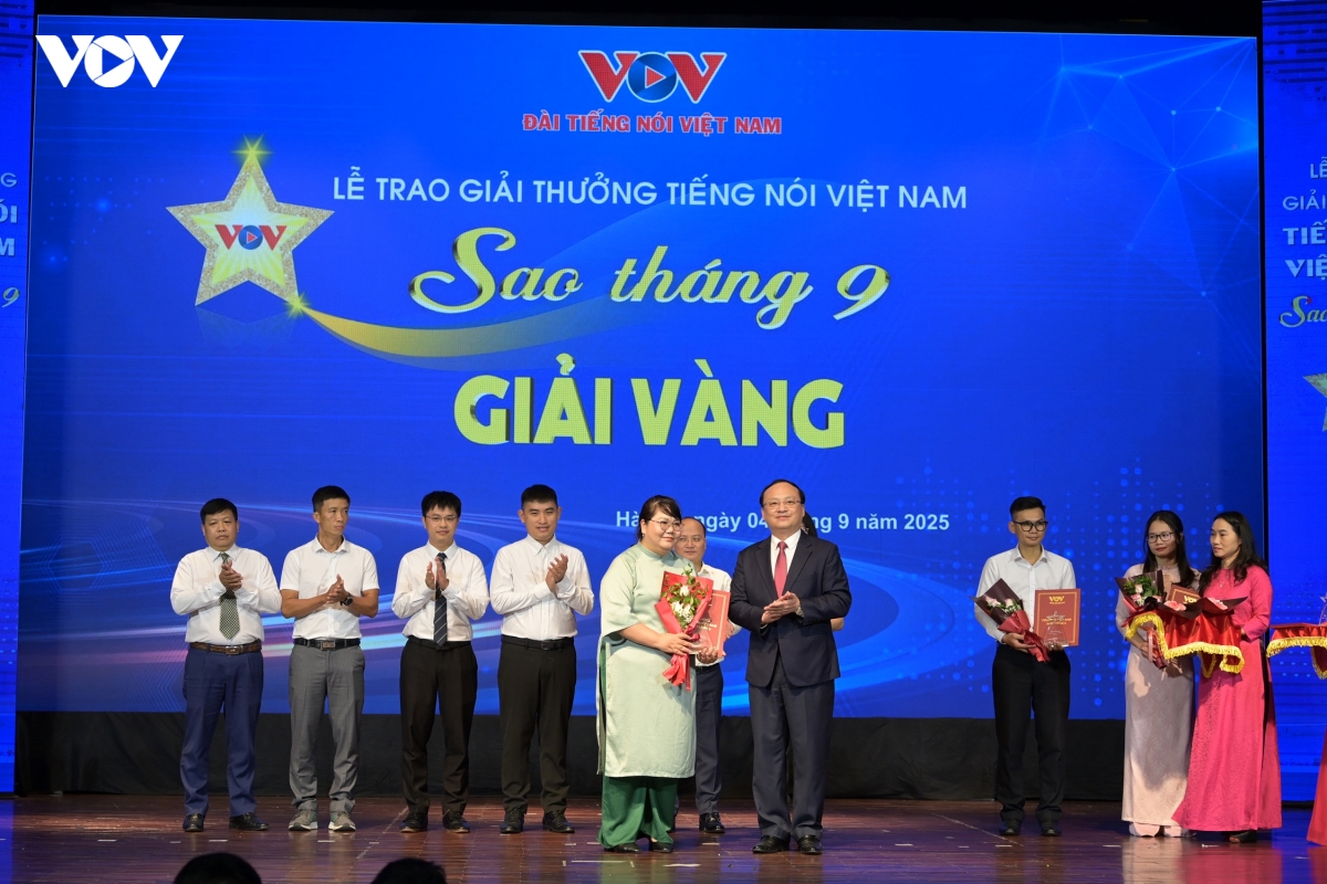 toan canh le trao giai tieng noi viet nam sao thang 9 nam 2025 hinh anh 4