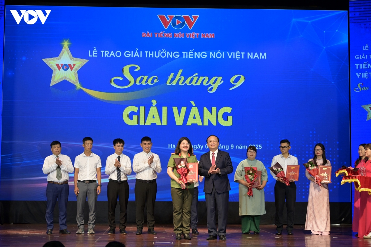 toan canh le trao giai tieng noi viet nam sao thang 9 nam 2025 hinh anh 5