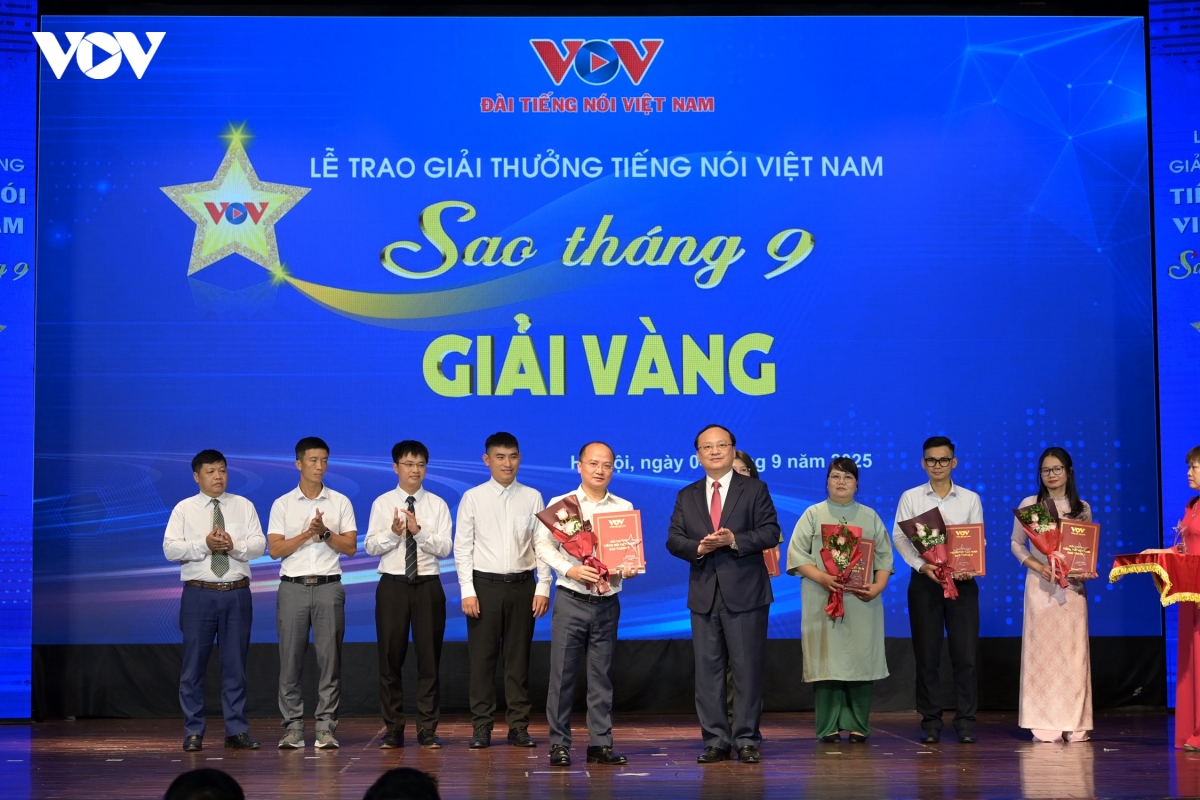 toan canh le trao giai tieng noi viet nam sao thang 9 nam 2025 hinh anh 6