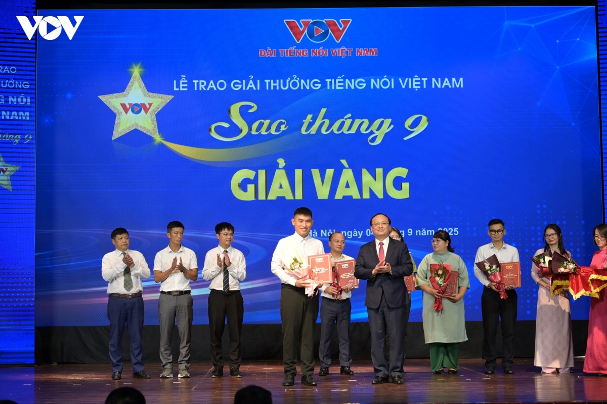 toan canh le trao giai tieng noi viet nam sao thang 9 nam 2025 hinh anh 7