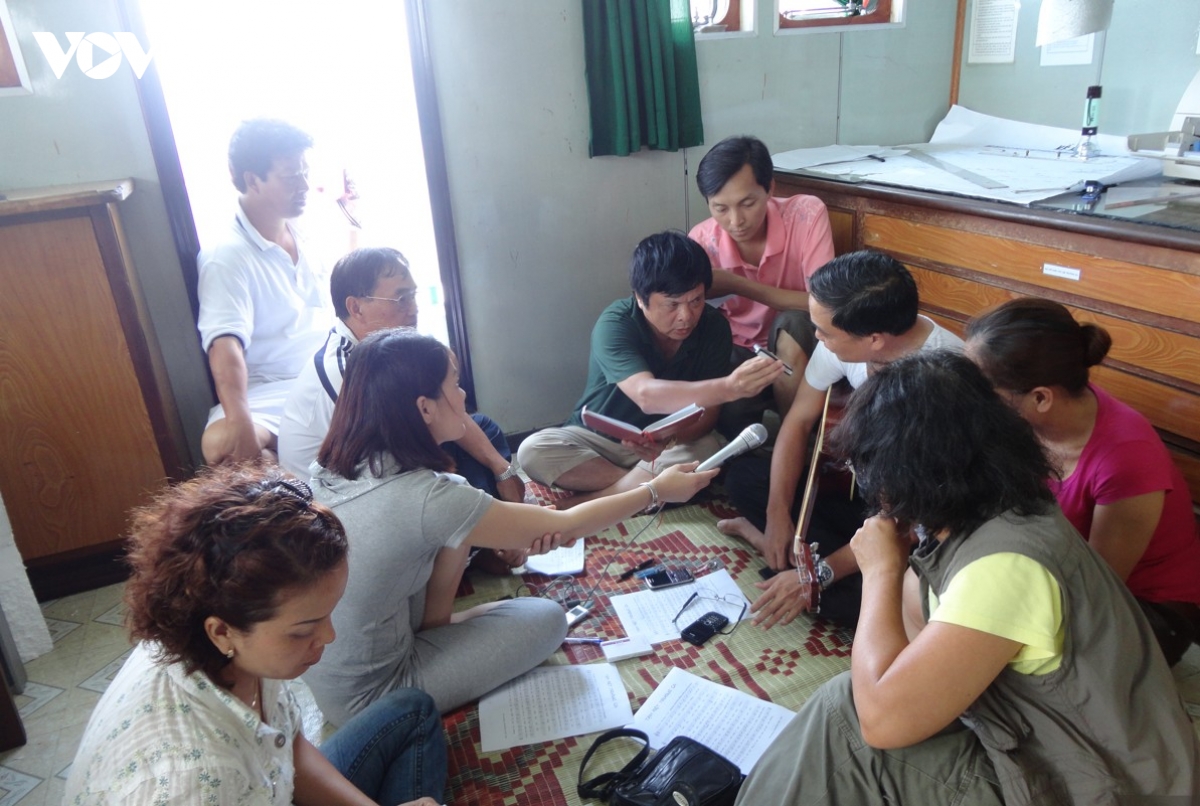 mot chuyen truong sa va show phat thanh truc tiep hinh anh 4