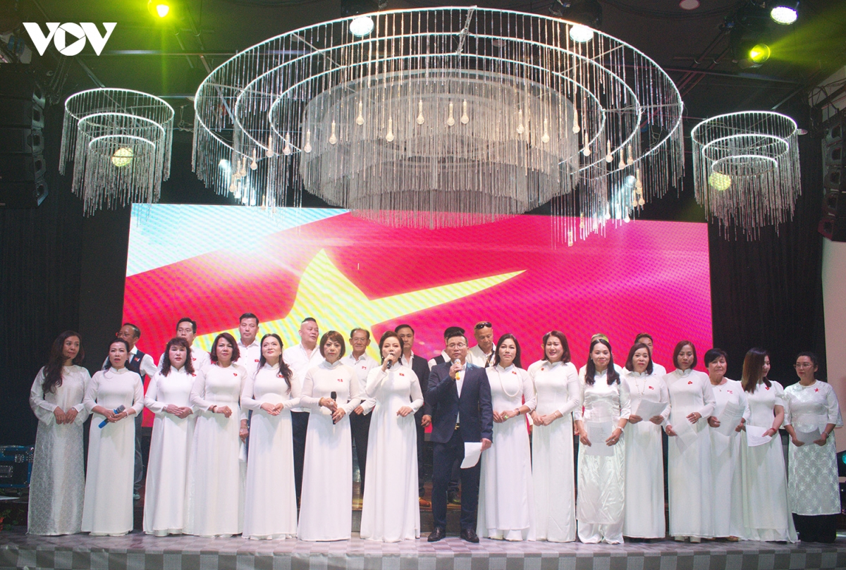 ky niem 10 nam ha noi xua va nay giua long chau Au hinh anh 1