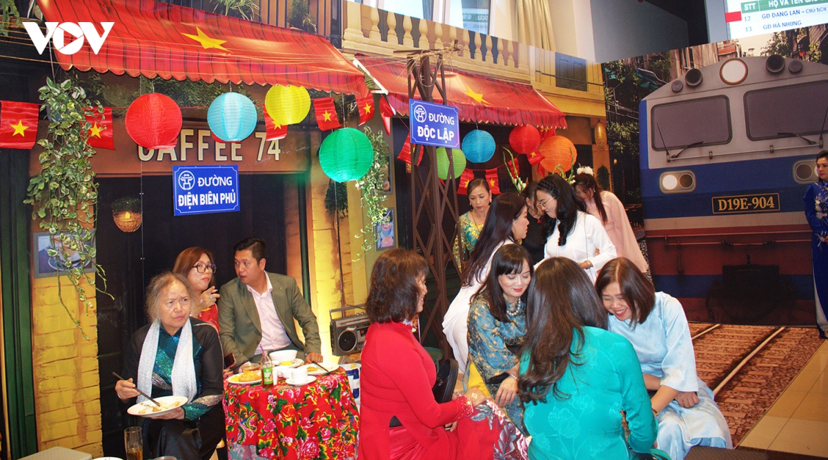 ky niem 10 nam ha noi xua va nay giua long chau Au hinh anh 4