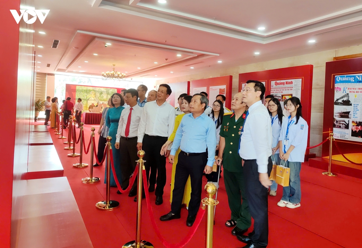 quang ninh ra mat chuyen trang, an pham chao mung Dai hoi Dang bo tinh hinh anh 1