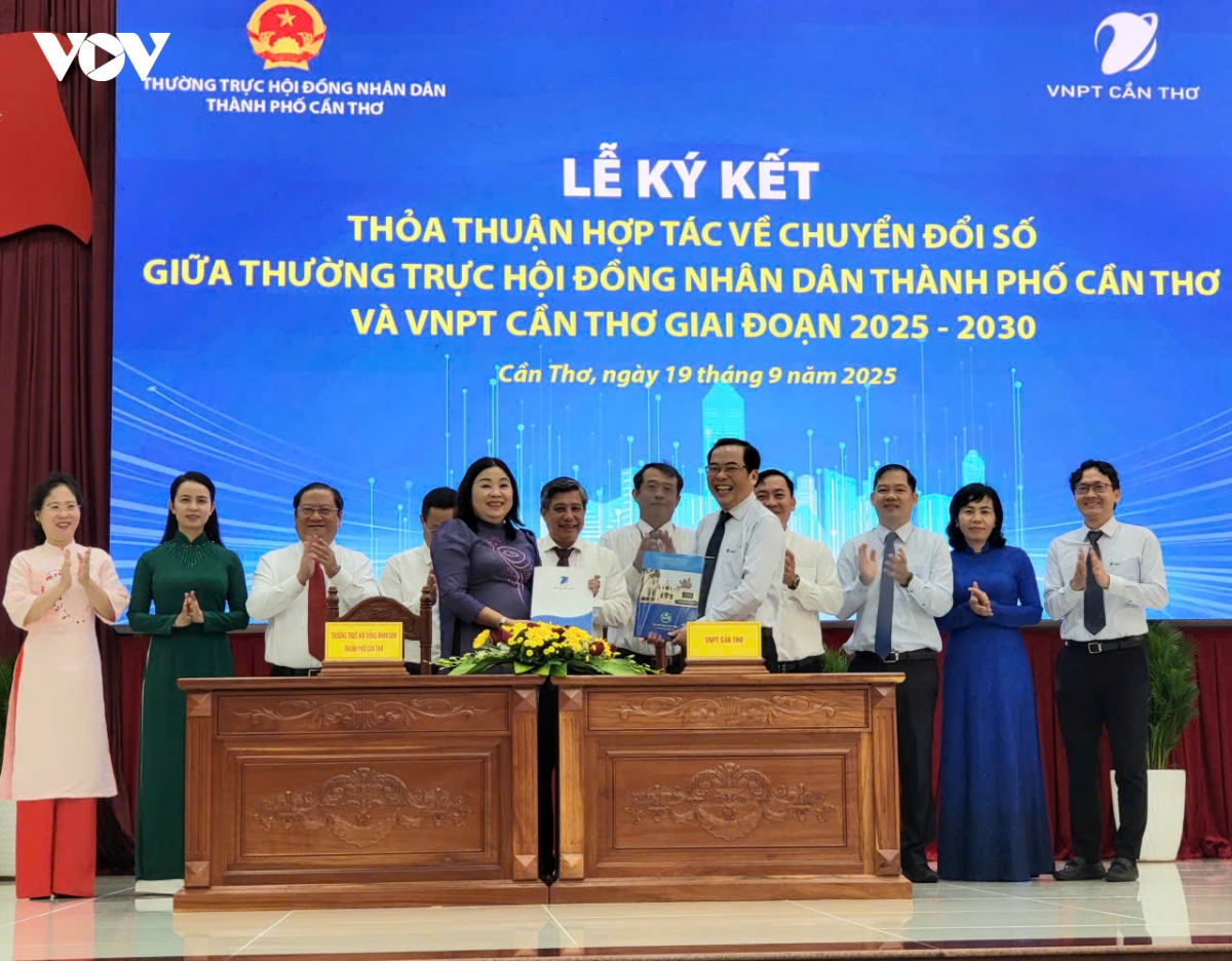 can tho ra mat trang thong tin dien tu Dai bieu dan cu voi cu tri va nhan dan hinh anh 3