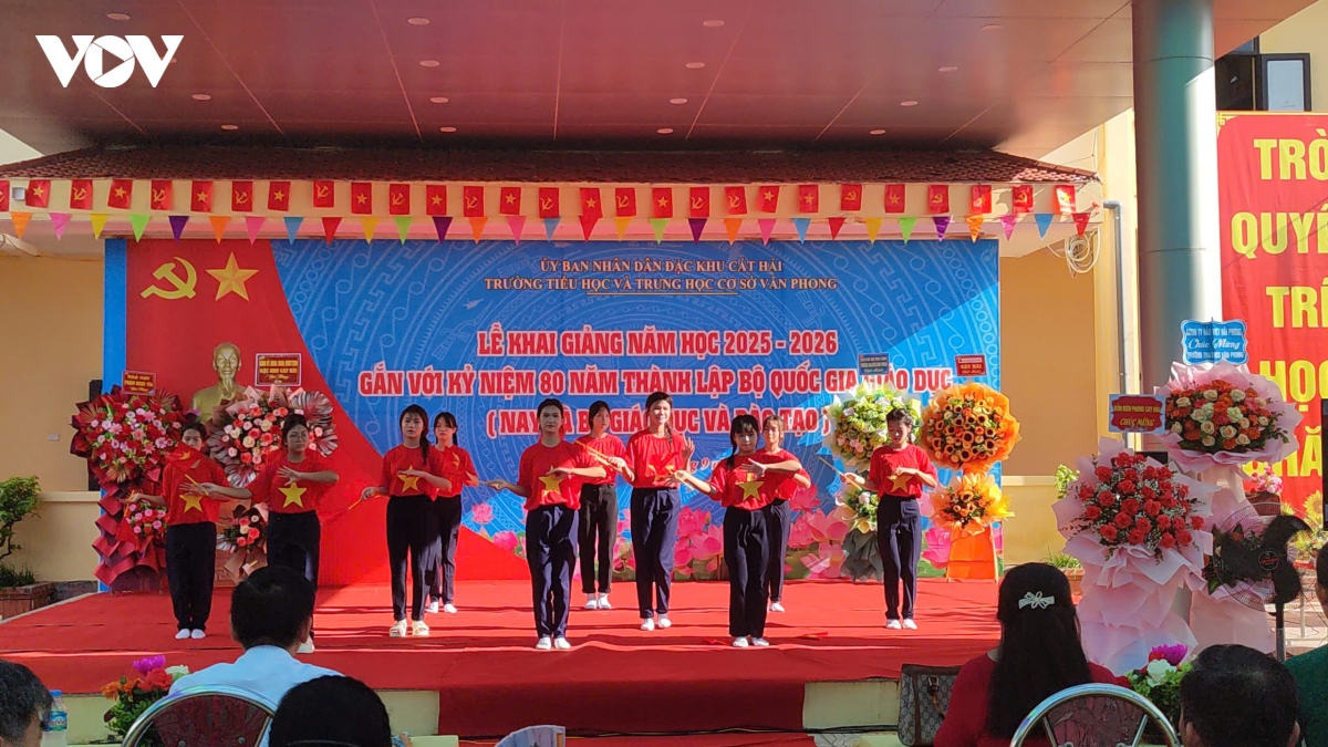 Am ap, ron rang le khai giang giua dao xa hinh anh 4