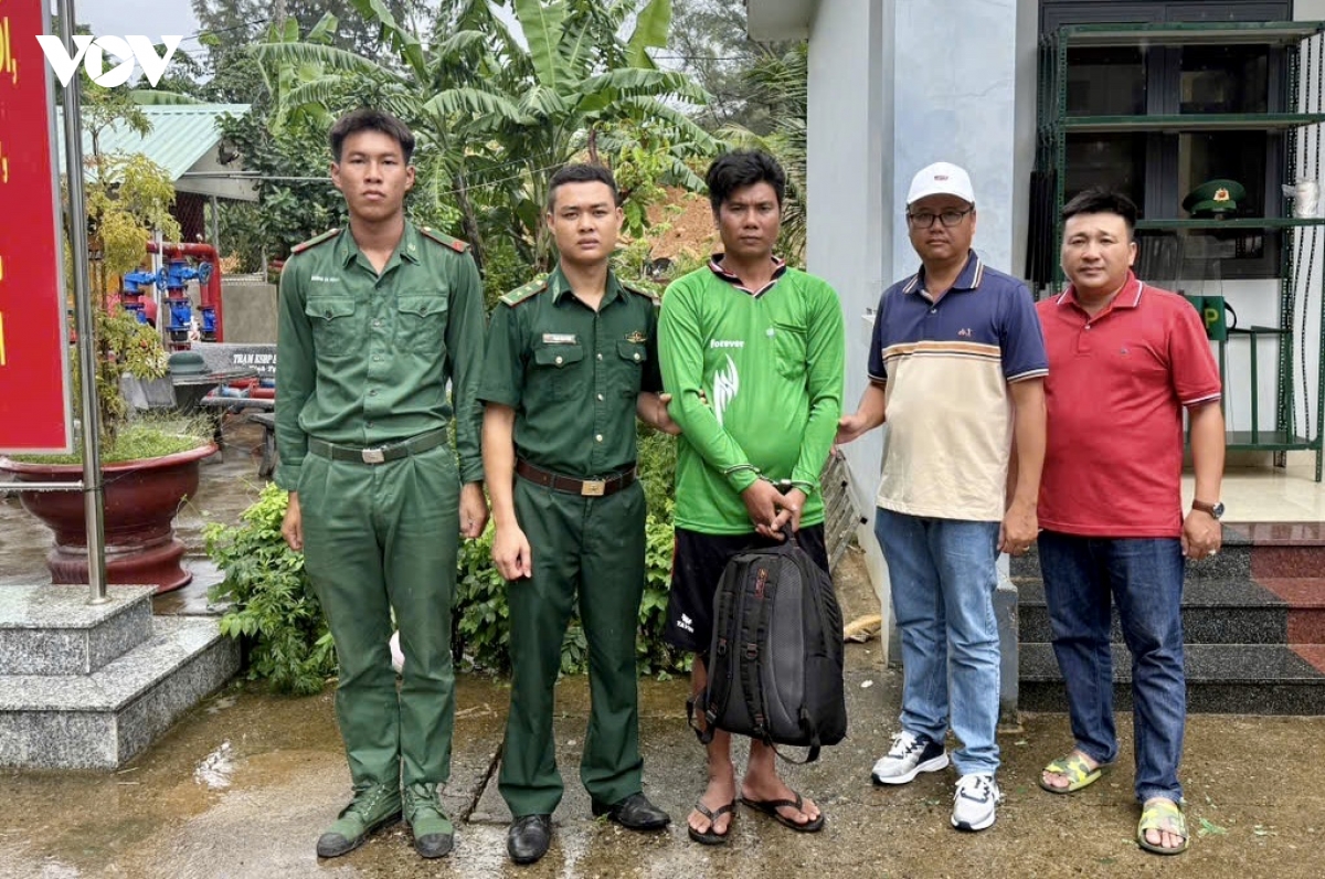 bat giu doi tuong truy na lan tron tren tau ca tai vung bien khu vuc phia nam hinh anh 1