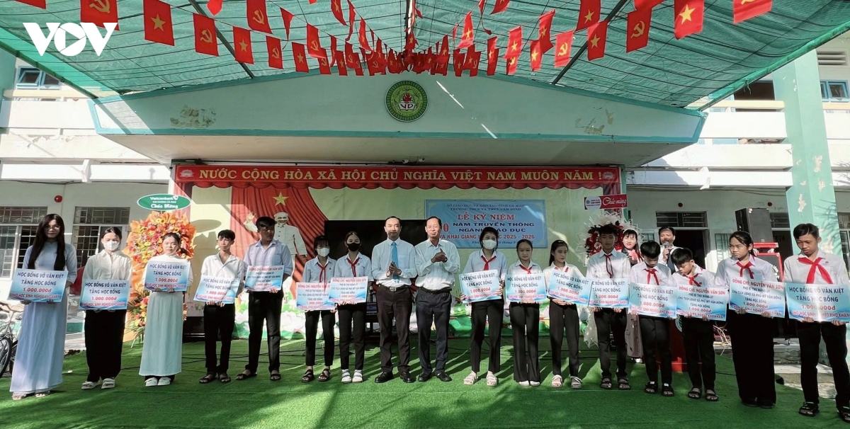 ca mau nhieu hoat dong cham lo hoc sinh ngheo, co hoan canh kho khan hinh anh 1