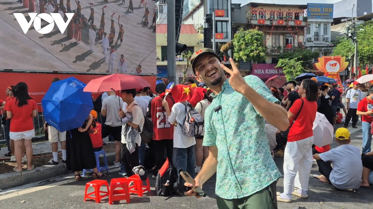 Du khách quốc tế chia sẻ niềm vui, sự ngưỡng mộ nhân ngày Độc lập của Việt Nam