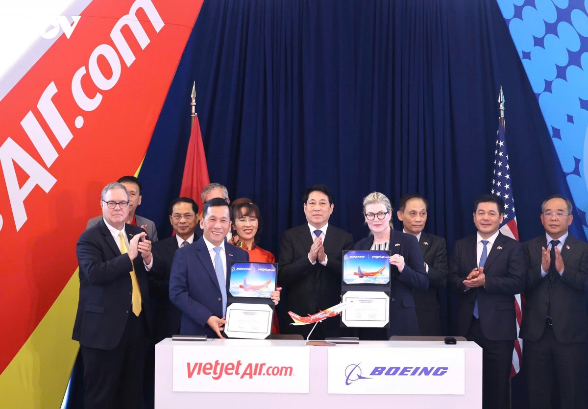 chu tich nuoc du le ban giao may bay boeing 737-8 dau tien cho vietjet hinh anh 2