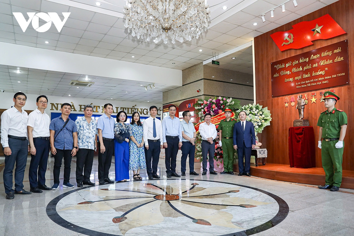 Đài tiếng nói việt nam kỷ niệm 80 năm ngày thành lập và đón nhận huân chương hồ chí minh lần thứ 3 hình ảnh 4 Dai tieng noi viet nam ky niem 80 nam ngay thanh lap va don nhan huan chuong ho chi minh lan thu 3 hinh anh 4