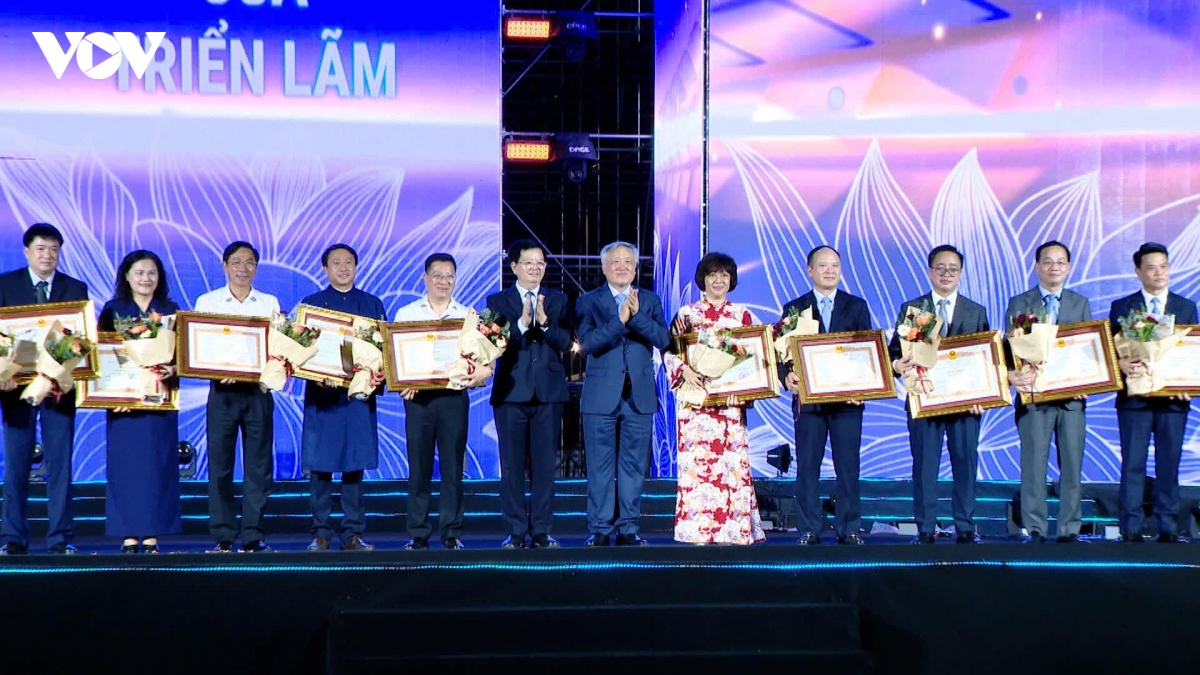 trien lam 80 nam toa sang tinh than Doan ket - tri tue - suc manh - vinh quang - tu hao hinh anh 6