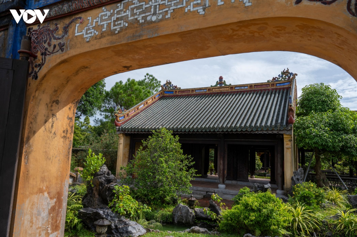 vuon thieu phuong ngu uyen xanh trong long Dai noi hue hinh anh 13