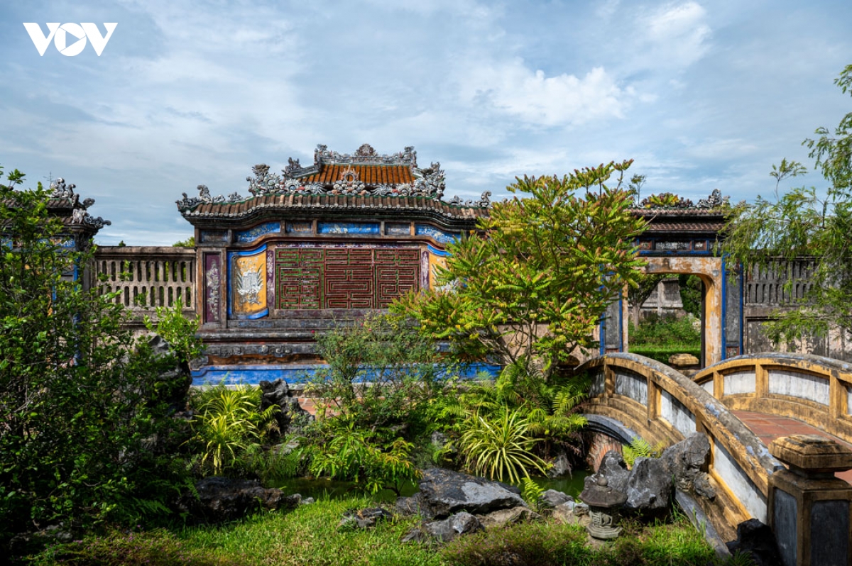 vuon thieu phuong ngu uyen xanh trong long Dai noi hue hinh anh 8